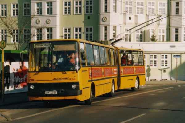 Articulated trolleybus no. 015  of the Hungarian type Ikarus 280.93