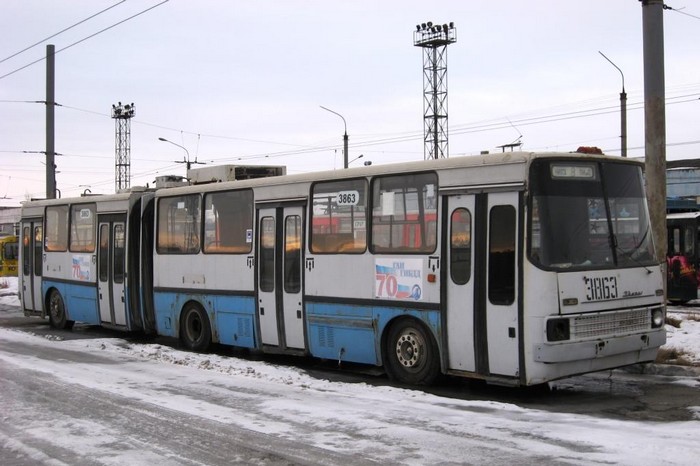 Former Eberswalde articulated trolleybus no. 021 of the Hungarian type Ikarus 280.93 with the Chelyabinsk car no. 3863 was
scrapped in March 2008