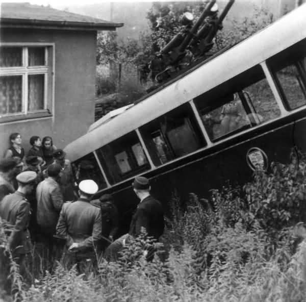Verkehrsunfall mit Obus Nr. 04(II) vom deutschen
Typ KEO I (Kriegseinheitsobus Normgröße 1)