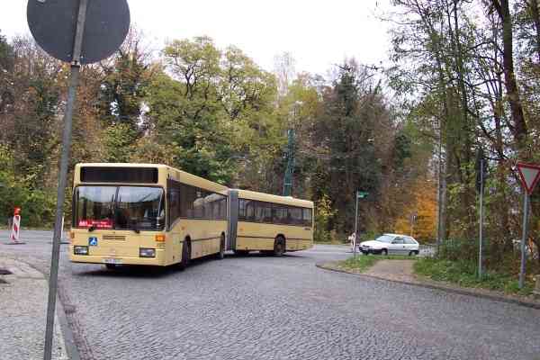 Gelenkbus Wagen-Nr. 2577 der BVG als Obus-Ersatzverkehr in Eberswalde