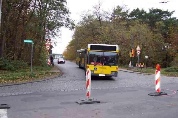 Gelenkbus Wagen-Nr. 2581 der BVG als Obus-Ersatzverkehr in Eberswalde