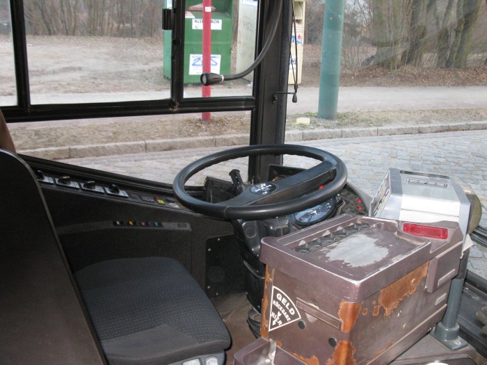Шарнирно-сочленённый троллейбус № 004 типа ÖAF Gräf & Stift NGE 152 M17 - Место водителя
