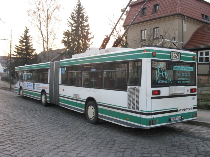 Articulated trolleybus no. 004 of the Austrian type ÖAF Gräf & Stift NGE 152 M17