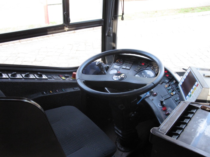 Шарнирно-сочленённый троллейбус № 011 типа ÖAF Gräf & Stift NGE 152 M17 - Место водителя
