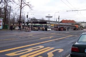 Из-за ремонтных работ на мосту троллейбусы двигались в «челночном» режиме.