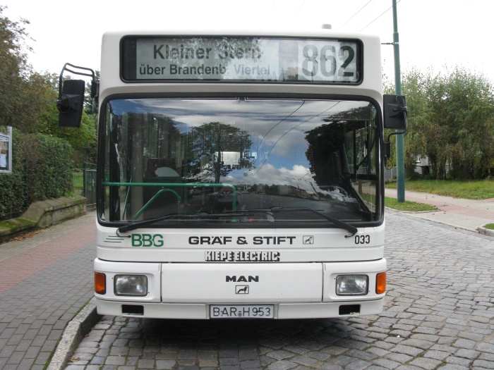 Articulated trolleybus no. 033 of the Austrian type ÖAF Gräf & Stift NGE 152 M17