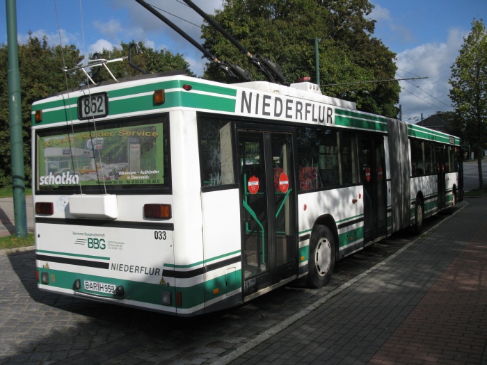 Articulated trolleybus no. 033 of the Austrian type ÖAF Gräf & Stift NGE 152 M17