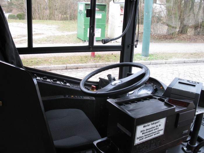 Шарнирно-сочленённый троллейбус № 035 типа ÖAF Gräf & Stift NGE 152 M17 - Место водителя