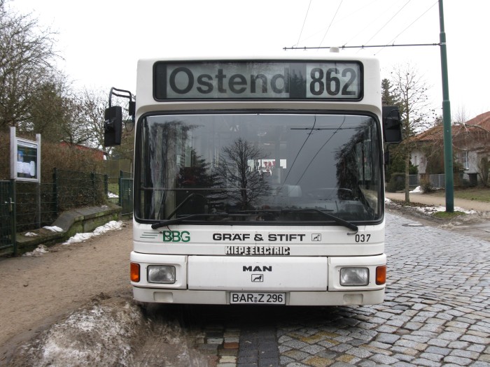 Articulated trolleybus no. 037 of the Austrian type ÖAF Gräf & Stift NGE 152 M17
