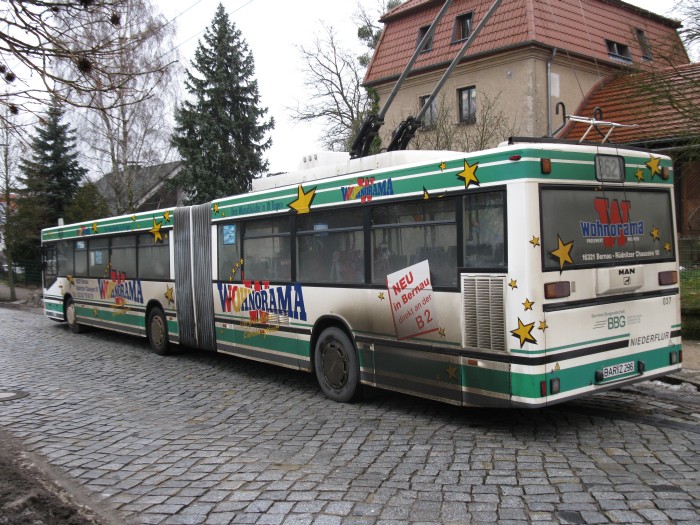 Шарнирносочленённый троллейбус № 037 австрийского типа ÖAF Gräf & Stift NGE 152 M17