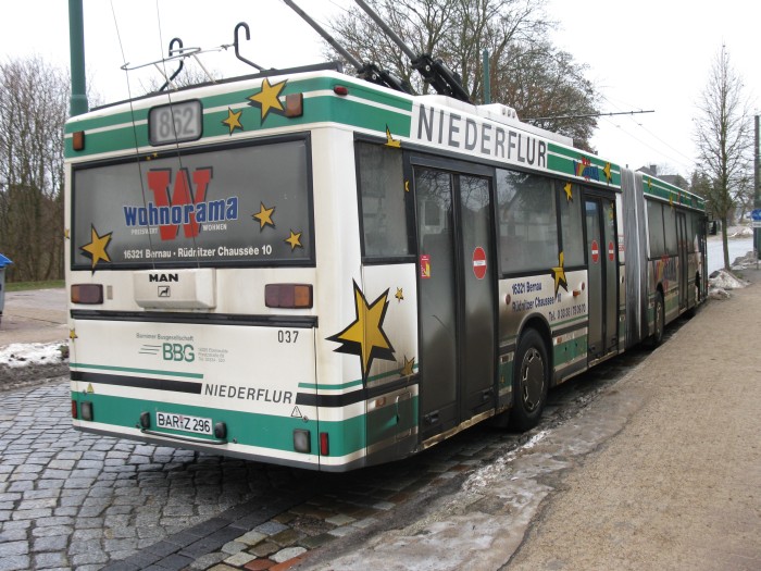 Articulated trolleybus no. 037 of the Austrian type ÖAF Gräf & Stift NGE 152 M17