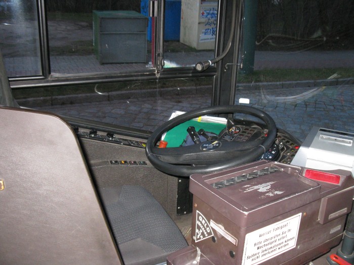 Шарнирно-сочленённый троллейбус № 017 типа ÖAF Gräf & Stift NGE 152 M18 - Место водителя