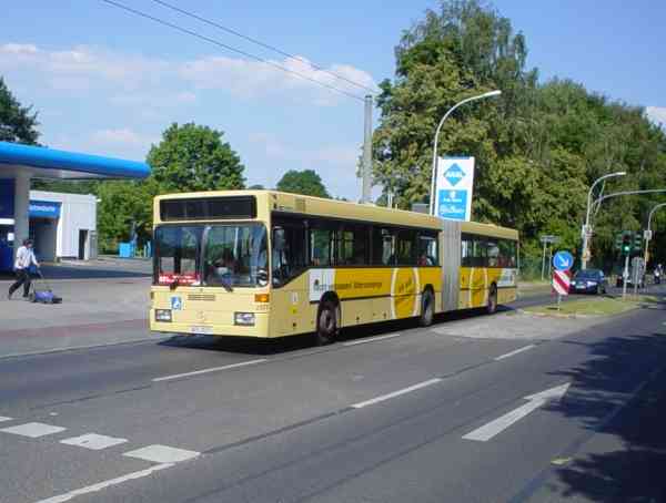 Gelenkbus Nr. 2577 der BVG als Obus-Ersatzverkehr in Eberswalde