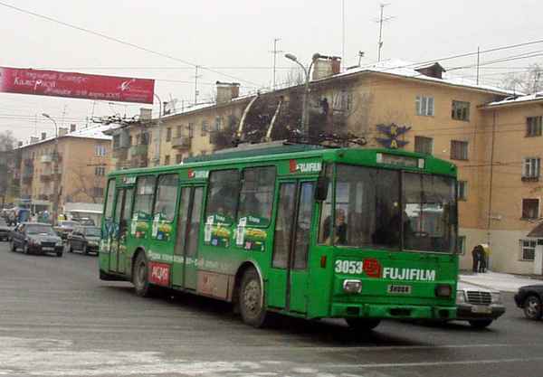 Бывший эберсвальдский троллейбус № 03(IV) (алма-атинский № 3053) чехословацкого типа Шкода 14 Tr03 в городе Aлма-Ата
(Казахстан)