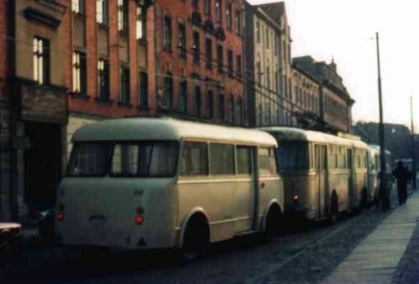 Obus-Anhänger Nr. XVI(I) vom DDR-Typ W 701 Reko in der Zimmerstraße in Richtung Karl-Marx-Platz