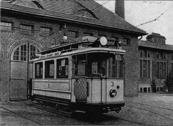 Triebwagen 3 der Eberswalder Straßenbahn vor dem Depot in der Bergerstraße