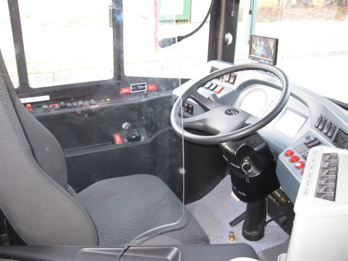 Шарнирносочленённый троллейбус № 063 польского типа Солярис Троллино 18 АЦ - Место водителя