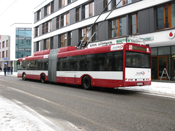 Salzburger Gelenkobus Nr. 301 vor dem Kundencenter der Barnimer Busgesellschaft am Markt