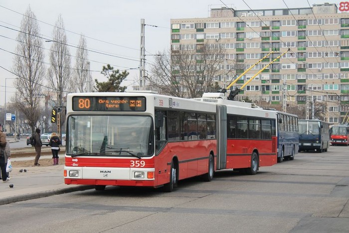 Former Eberswalde articulated trolleybus 004 of the Austrian type ÖAF Gräf & Stift NGE 152 M17 in Budapest/H with the
car no.359 on the Örs vezér tere