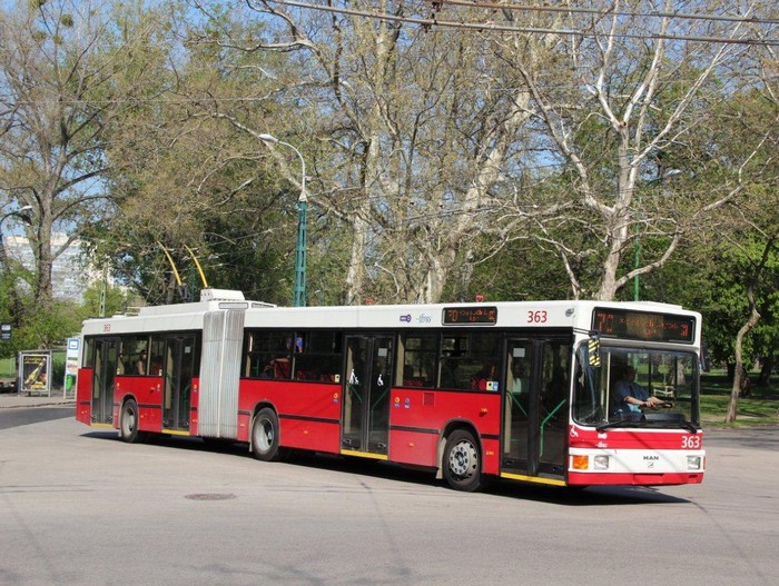 Former Eberswalde articulated trolleybus 029 of the Austrian type ÖAF Gräf & Stift NGE 152 M17 in Budapest/H with the
car no.363