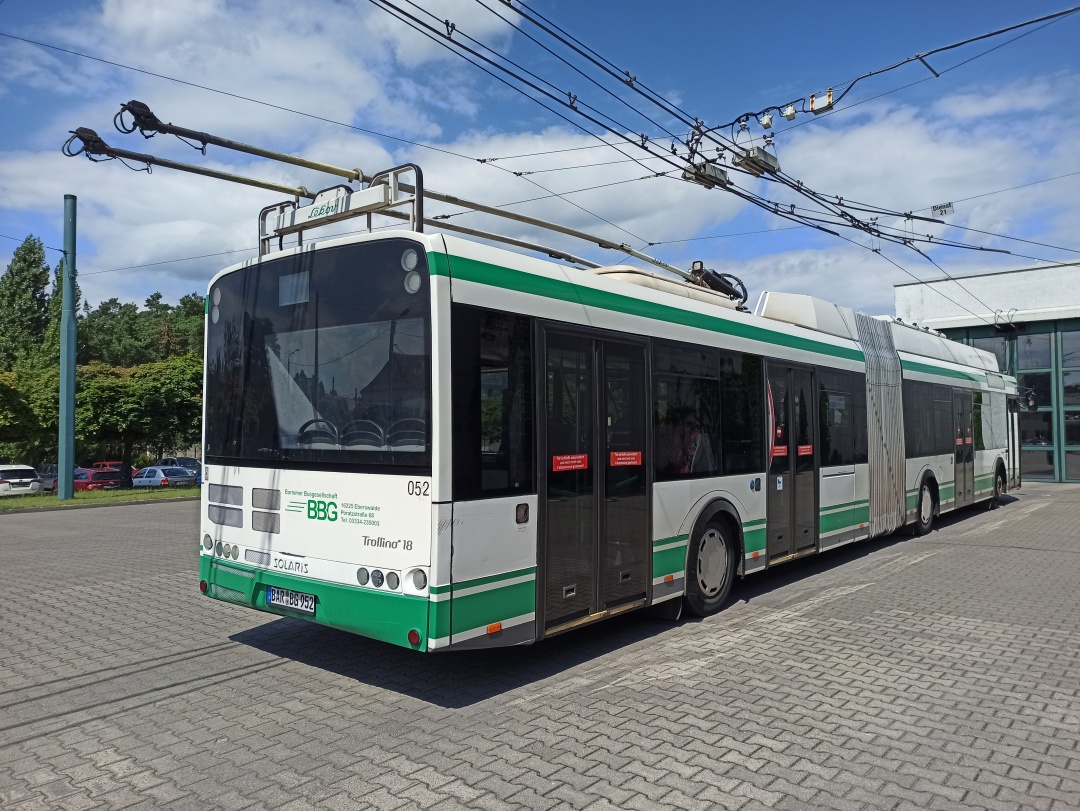 Articulated trolleybus no. 052 of the Polish type Solaris Trollino 18 AC