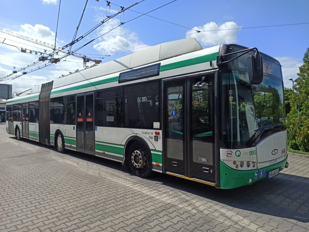 Articulated trolleybus no. 052 of the Polish type Solaris Trollino 18 AC