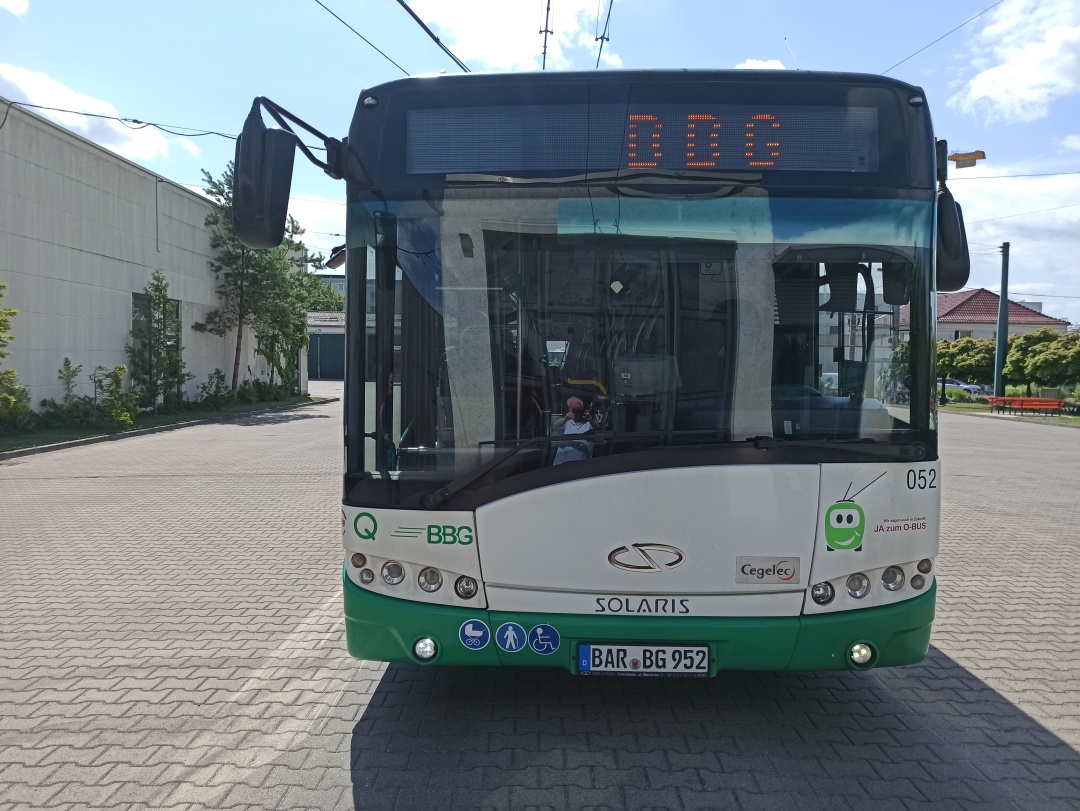 Articulated trolleybus no. 052 of the Polish type Solaris Trollino 18 AC