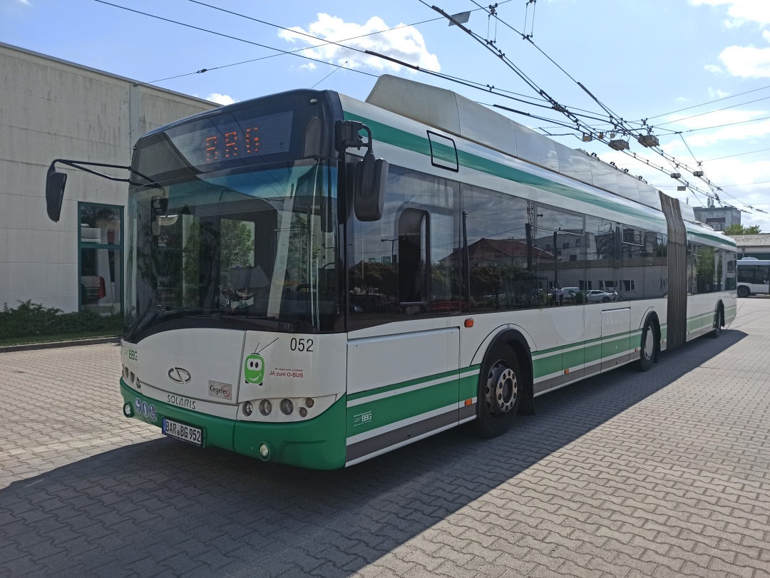 Gelenkobus Nr. 052 vom polnischen Typ Solaris Trollino 18 AC