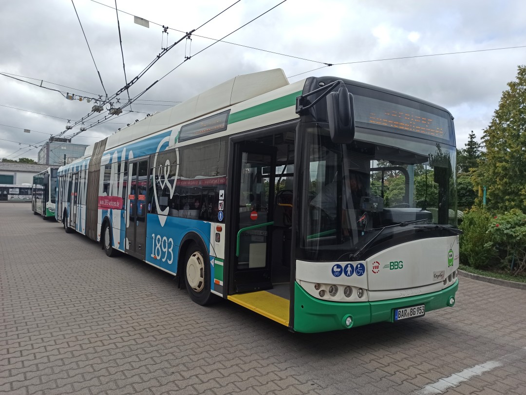 Gelenkobus Nr. 053 vom polnischen Typ Solaris Trollino 18 AC