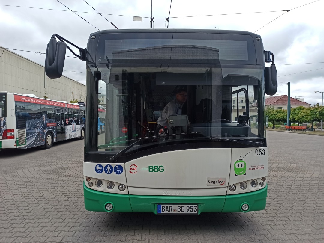 Gelenkobus Nr. 053 vom polnischen Typ Solaris Trollino 18 AC