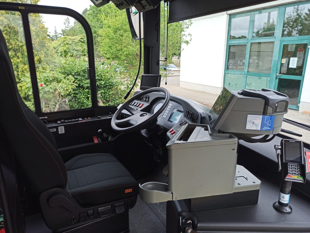 Gelenkobus Nr. 053 vom polnischen Typ Solaris Trollino 18 AC - Fahrerplatz