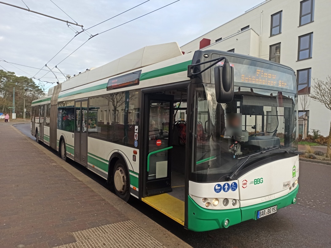 Articulated trolleybus no. 053 of the Polish type Solaris Trollino 18 AC
