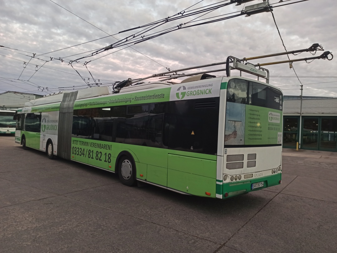 Articulated trolleybus no. 054 of the Polish type Solaris Trollino 18 III Cegelec AC