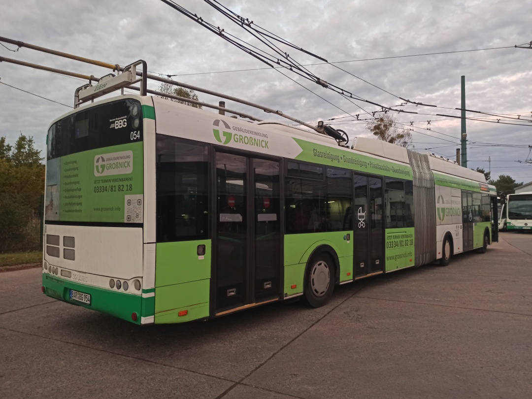 Articulated trolleybus no. 054 of the Polish type Solaris Trollino 18 III Cegelec AC