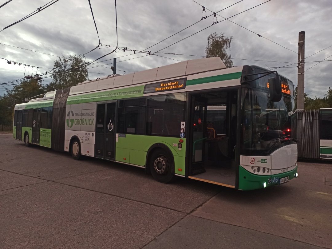 Articulated trolleybus no. 054 of the Polish type Solaris Trollino 18 III Cegelec AC