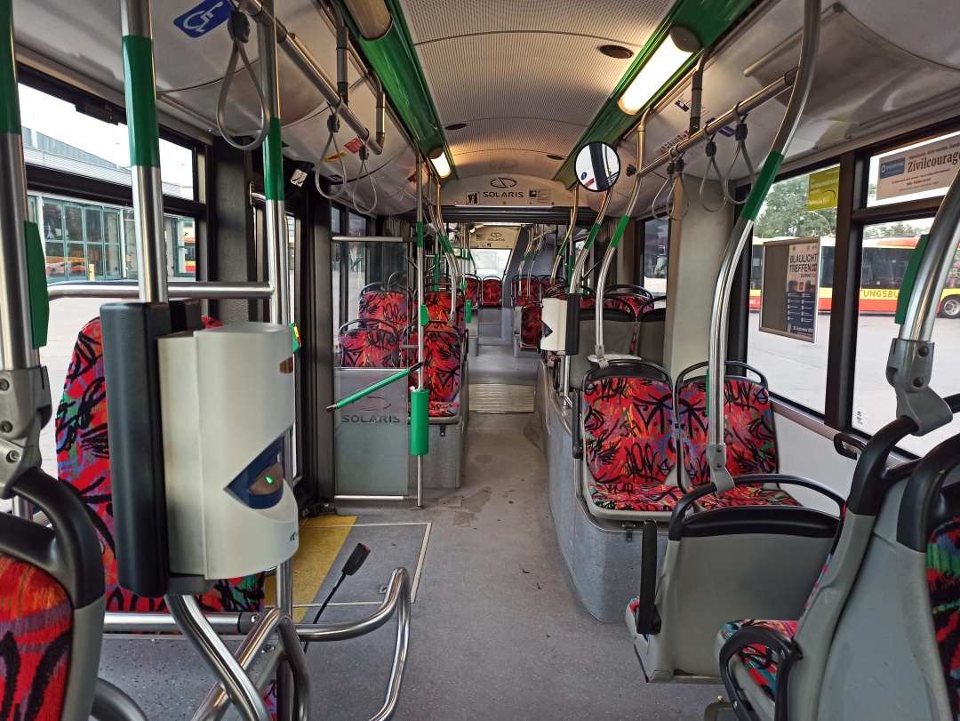 Шарнирносочленённый троллейбус № 055 польского типа Солярис Троллино 18 III Сежелек АЦ - Салон, вид назад
