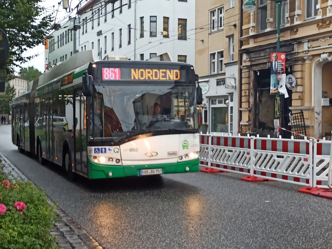 Gelenkobusses 057 in der Friedrich-Ebert-Straße Richtung Nordend