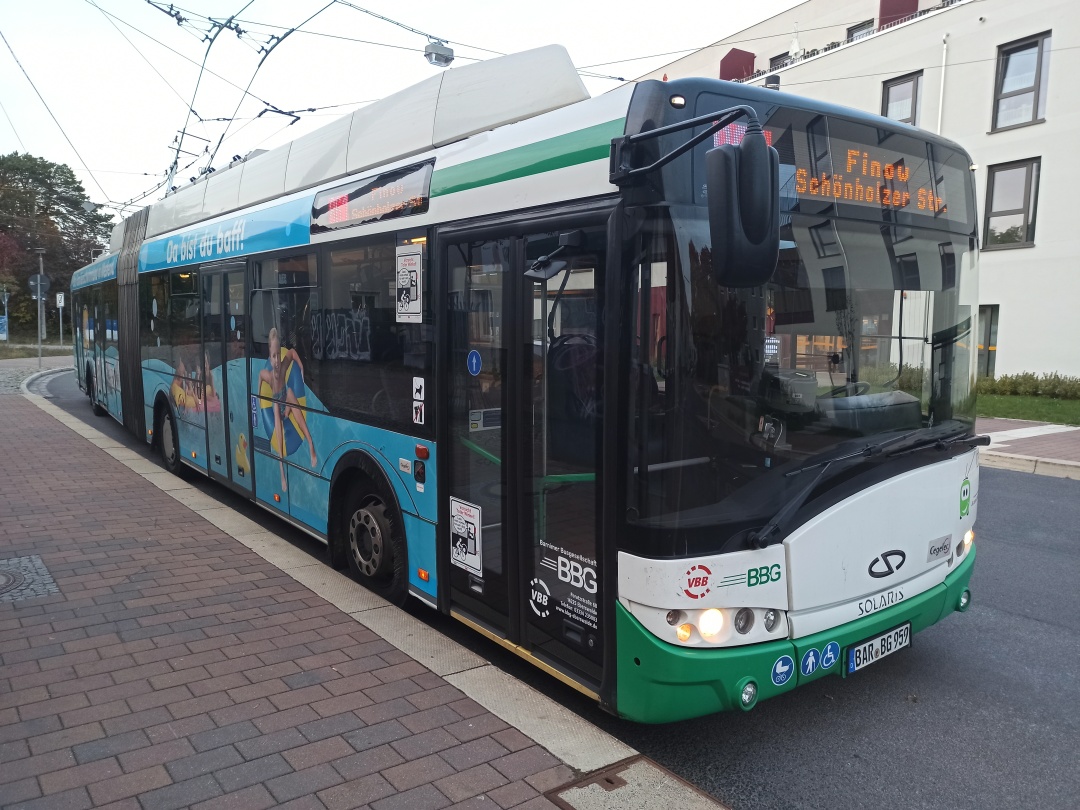 Articulated trolleybus no. 059 of the Polish type Solaris Trollino 18 III Cegelec AC