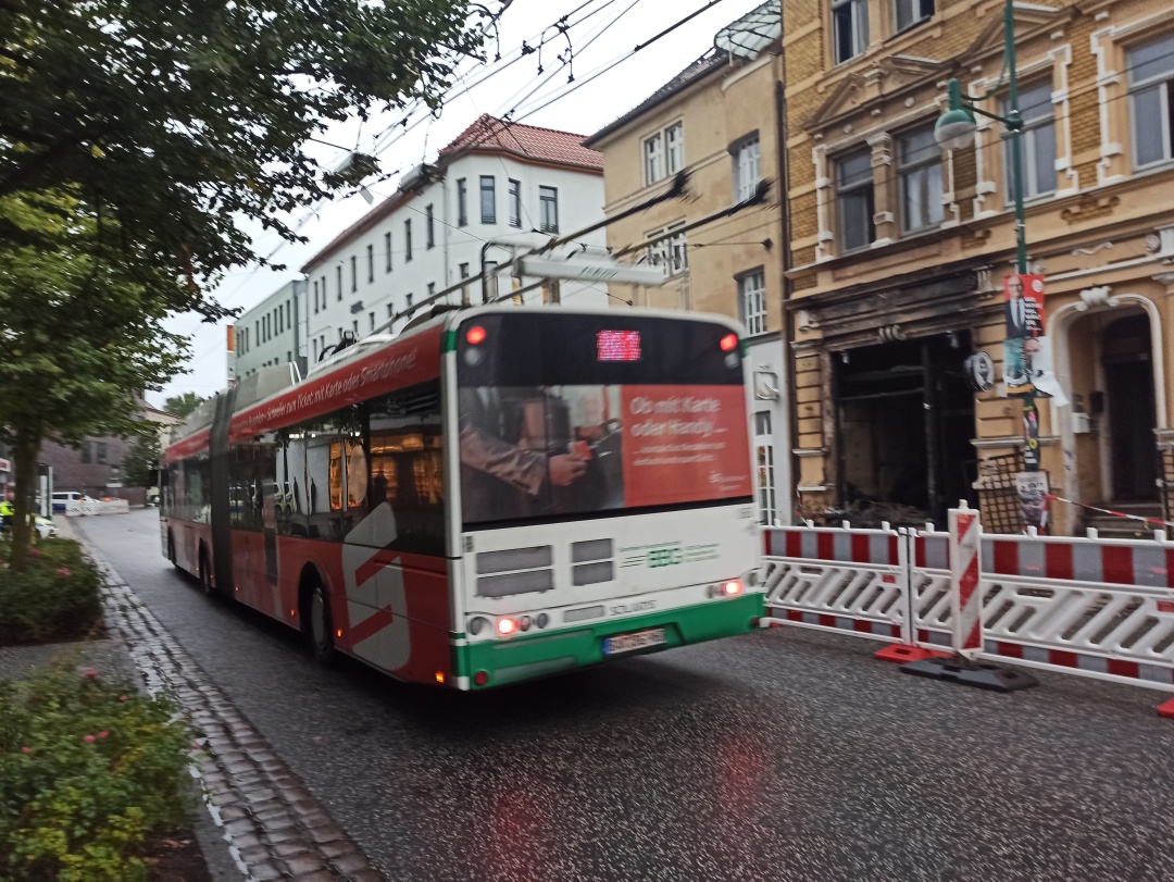 Gelenkobus 060 in der Friedrich-Ebert-Straße Richtung Hauptbahnhof