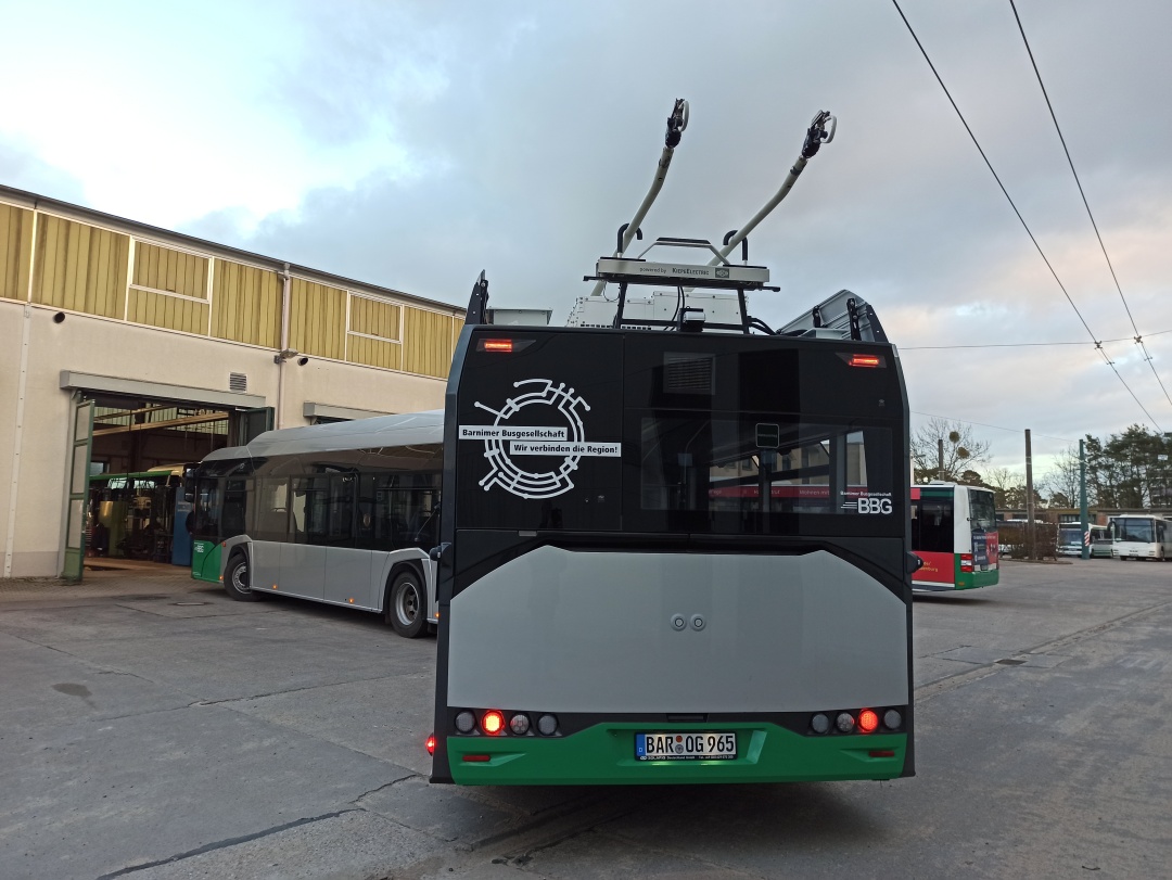 Einfahrt des Gelenkobusses 065 nach erfolgreicher Probefahrt in die Betriebswerkstatt des Betriebshofes Eberswalde/Nordend