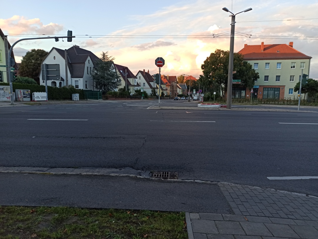 Kreuzung Heegermühler Straße/Boldtstraße im Eberswalder Stadtteil Westend mit Fahrleitung Richtung Finow