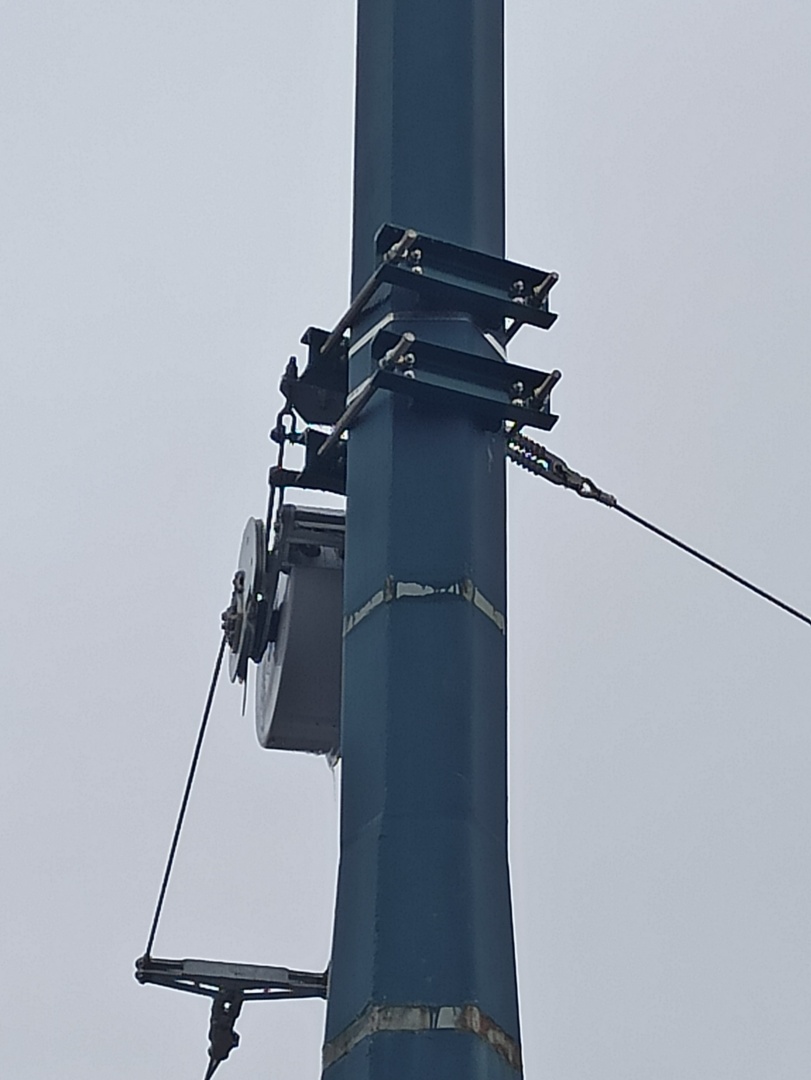 Крепление компенсатора TENSOREX C+ к опоре контактной сети