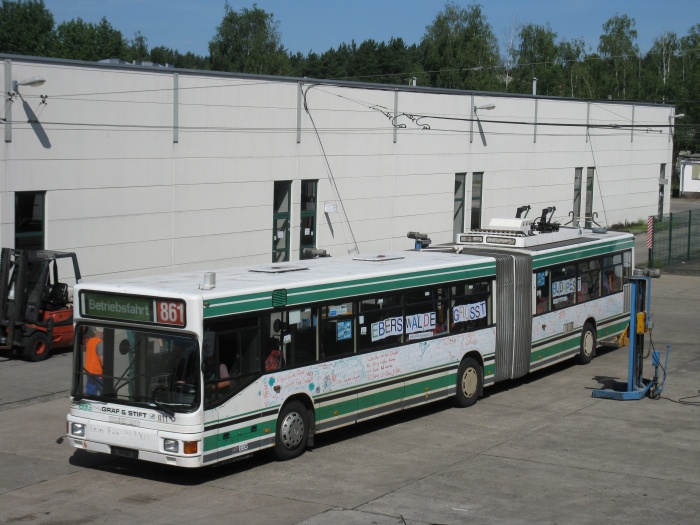Gelenkobus 011 an der Verladestelle